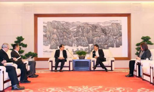 杨金成会见万邦集团主席曹慰德一行