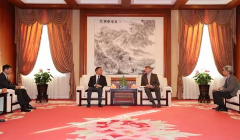 孙伟会见SBM公司战略发展执行董事Bernard Van Leggelo