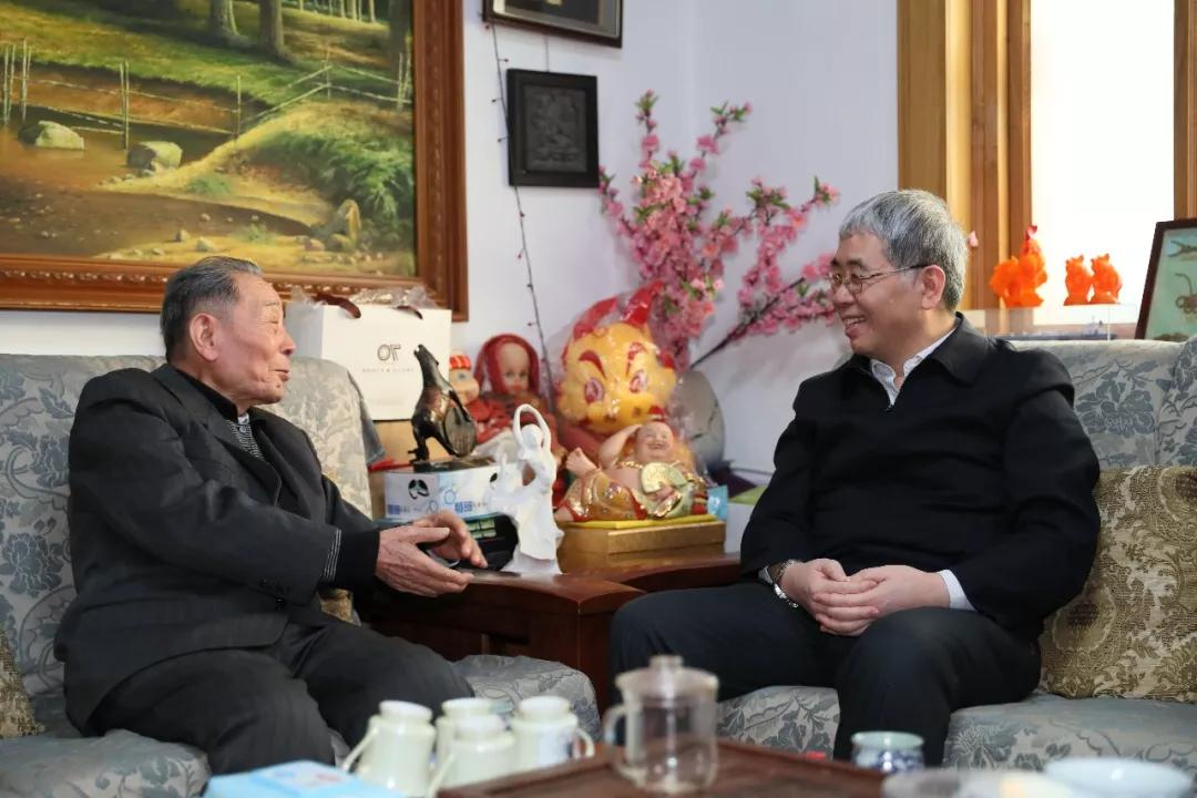 ROR体育
集团党组成员走访慰问