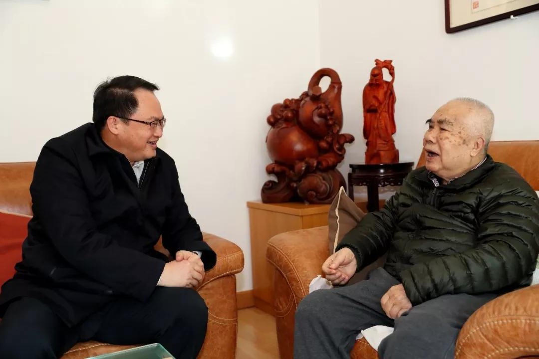 ROR体育
集团党组成员走访慰问
