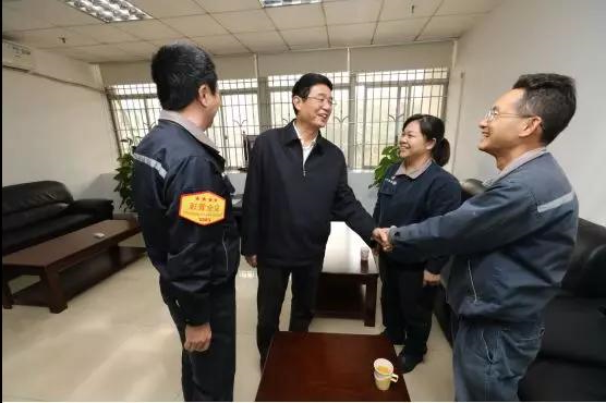 ROR体育
集团党组成员走访慰问