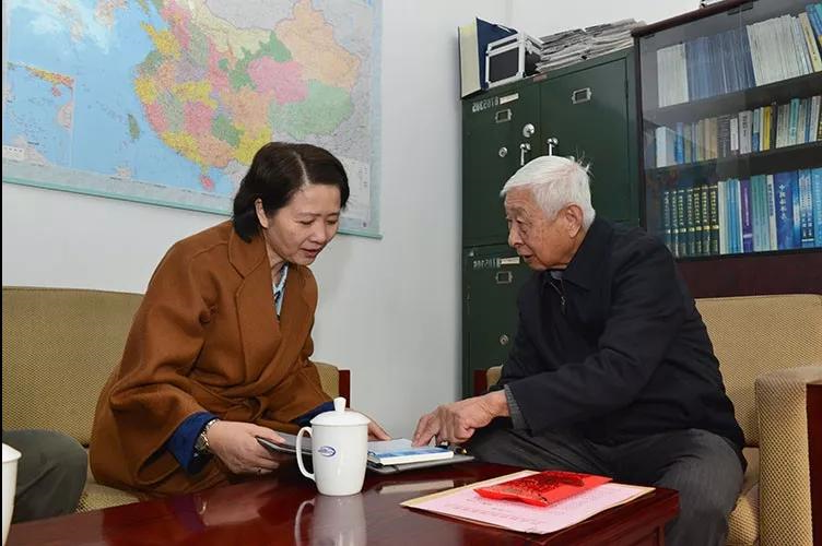 ROR体育
集团党组成员走访慰问