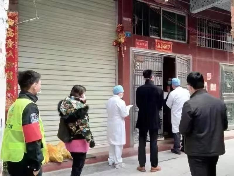 在坚决打赢疫情防控阻击战中彰显担当