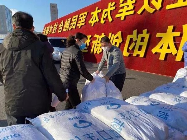 在坚决打赢疫情防控阻击战中彰显担当